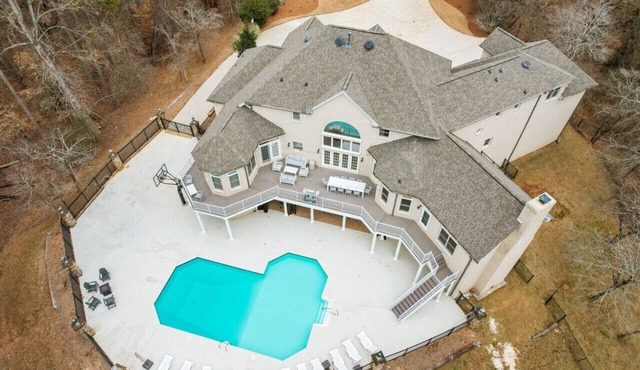 Lake Lanier Luxury Estate w Pool
