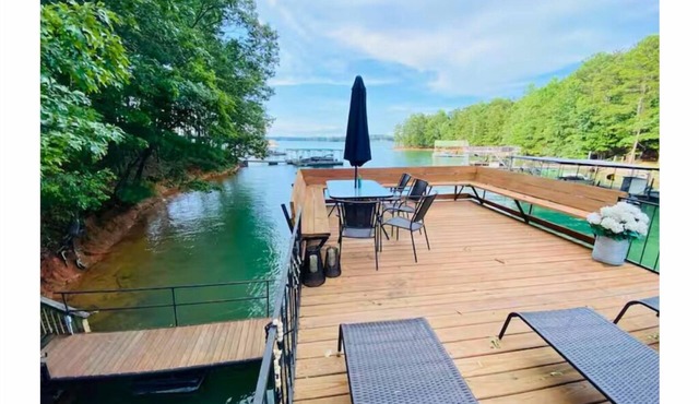 Lake Lanier Waterfront Retreat – Private Dock, Kayaks & Fire Pit – Sleeps 9