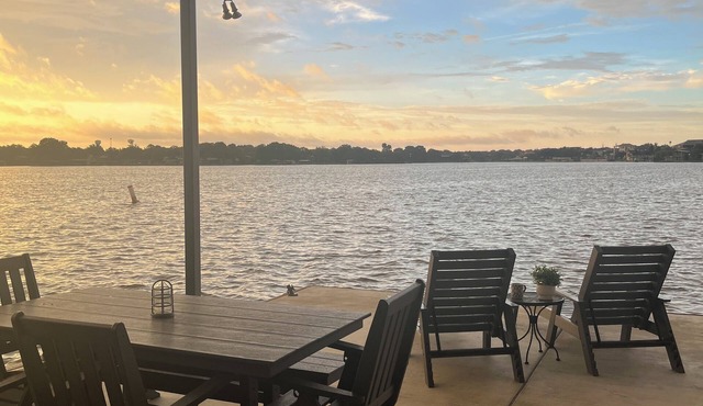 Lake LBJ Spacious 5BR, 3.5Bath Big Water Views Boat Dock PWC lift Lake Living!