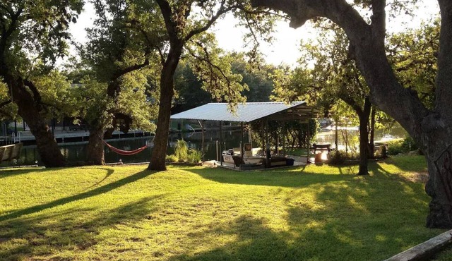 Lake LBJ Water Front Cottage on River Canal 2 Boat Slips