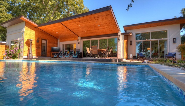 Lake LBJs Most Popular Luxury Home/Boat Rental On-site & Tons of Amenities!