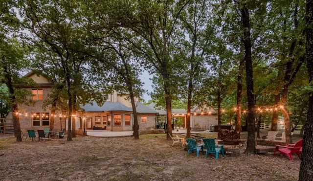 Lake Lewisville Family Getaway-Lake Toys, HotTub, Mini Golf, Theater, Kids Room!