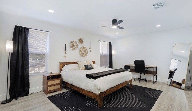 Lake Lewisville - Sleeps 10 - King Suite - Big Yard