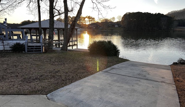 Lake Life! 4 BR Waterfront Home on Neely Henry