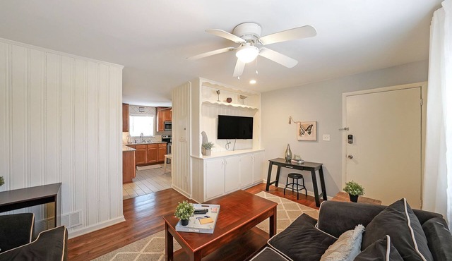 Lake Life A - Apartment in Downtown Lake Acworth