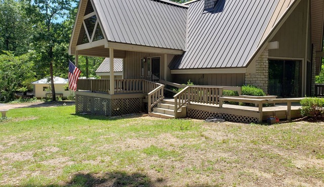 LAKE LIFE AT ITS BEST FOR YOUR GET AWAY