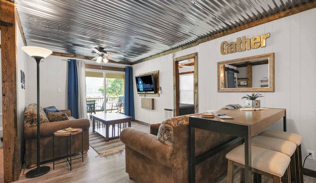 Lake Life Cabin - Lakefront Table Rock Lake