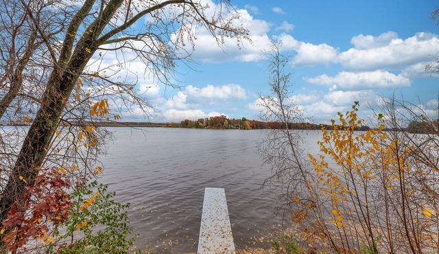 Lake Life Cottage