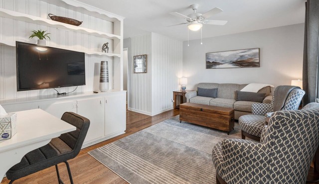 Lake Life D - Apartment in Downtown Lake Acworth