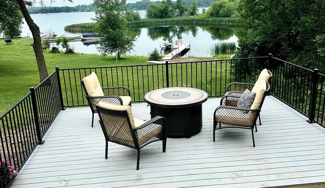 Lake Life- Easy & Comfortable in this Cozy 2-bedroom RV with WiFi & AC