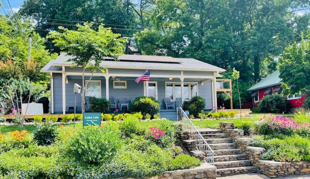 Lake Life House - 1 min walk to Lake J Assembly -10 min to Waynesville & BR Pkwy