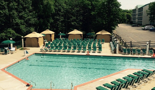 Lake Life Luxury, Lake Geneva, Short Walk To Downtown, Pool View Upgraded Suite