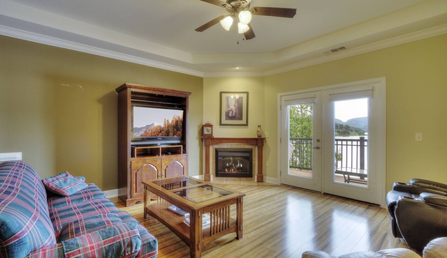 Lake Life Luxury on the Water