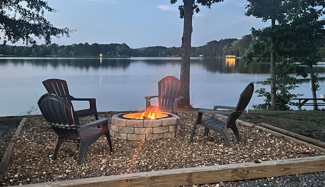 LAKE LIFE !nCharming 3-bedroom cottage with dock and boat ramp on Weiss Lake
