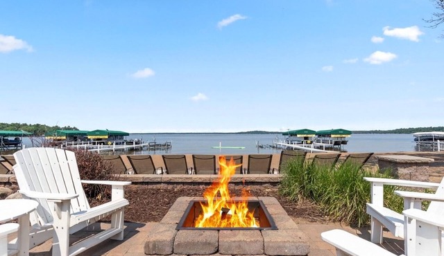 Lake Life, Upgraded | 3BR Condo | Sleeps 10