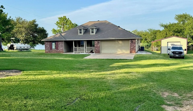 Lake Limestone Hideaway, Charming 3-bedroom house Pool, Hot Tub, WiFi in Jewett