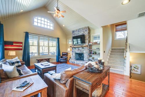 Lake Livin Lodge Cashiers Retreat with Mtn Views