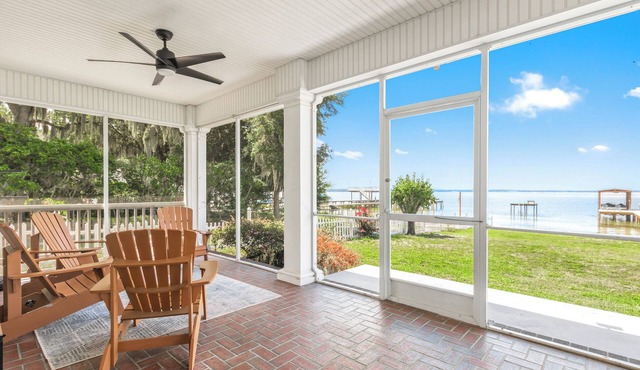 Lake Living on Lake Weir