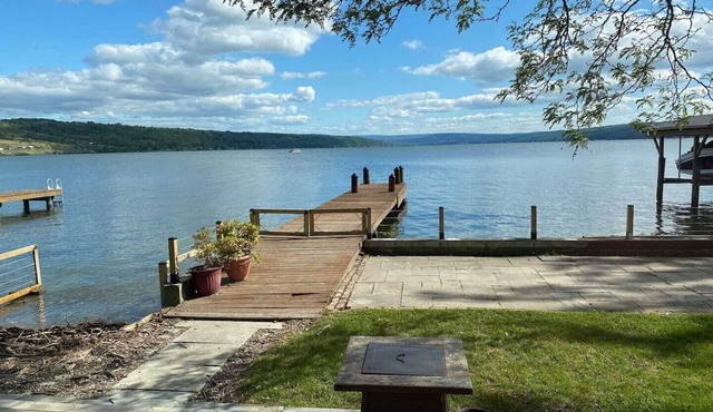 Lake Living w/Salt Water Hot Tub