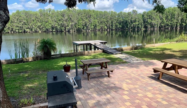 Lake living with beautiful views!