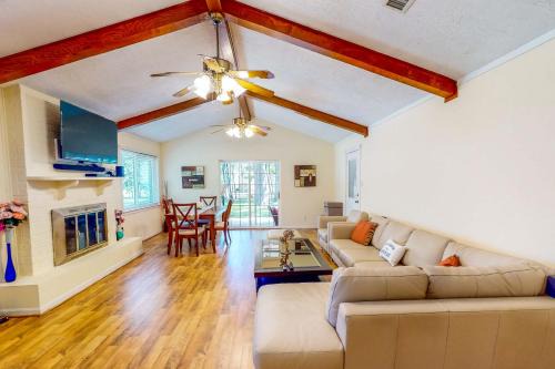 Lake Livingston Hideaway Peaceful Waterfront Home