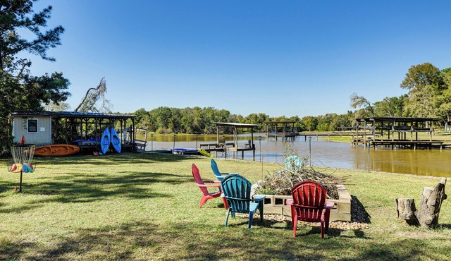 Lake Livingston Home w/Dock & Deck!