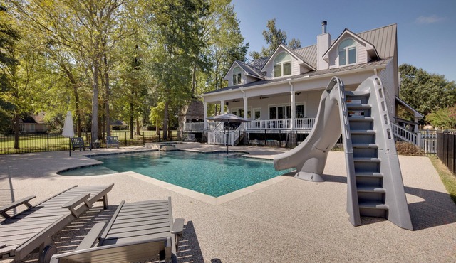 Lake Livingston Paradise: Outdoor Pool w/Slide!
