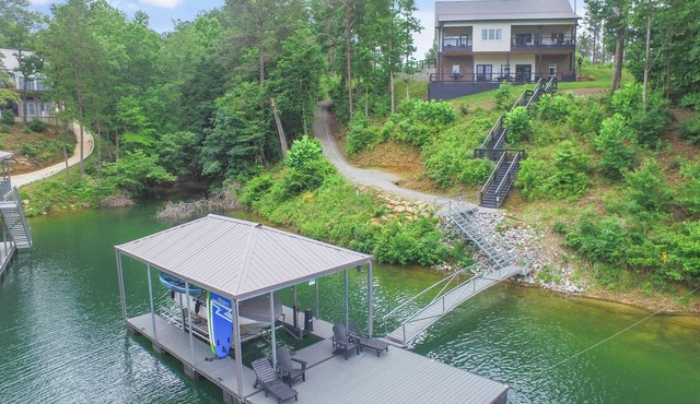 Lake Loched: 5 BR, 3 BA House in Bremen, Sleeps 13
