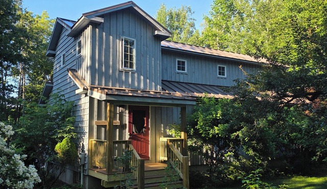 Lake Lodge w/3 bedrooms, Medical Cannabis on site and more!