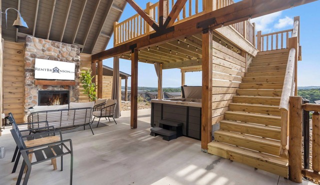 Lake Lookout Retreat with Private Hot Tub, Free Attraction Tickets & Community Pools