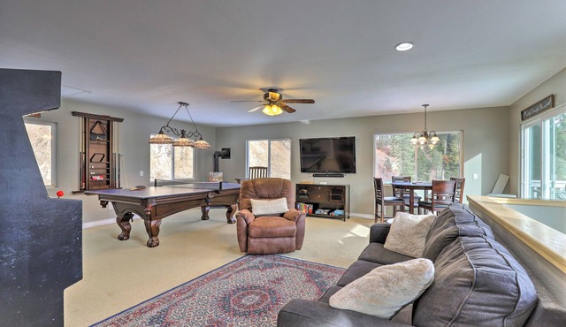 Lake Loon 'Hillside' Cottage w/Private Deck!