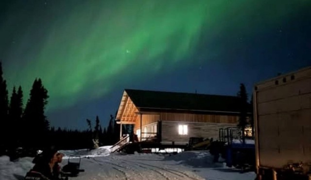 Lake Louise, Alaska Retreat – Spacious 4-bedroom Lakefront Getaway.