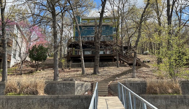 Lake Lovers Retreat for multiple families and large groups!