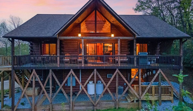 Lake Lure Family Escape | Sleeps 10 | Bunk Room | Hot Tub | Near Chimney Rock