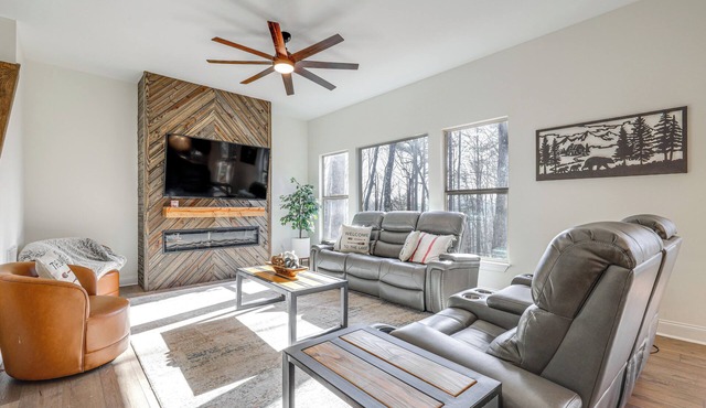 Lake Lure Getaway w/Hot Tub & Fire Pit!