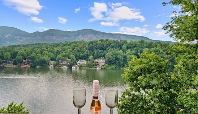 Lake Lure Lookout - Lakefront- 3bd/3ba - Sleeps 8 dog friendly