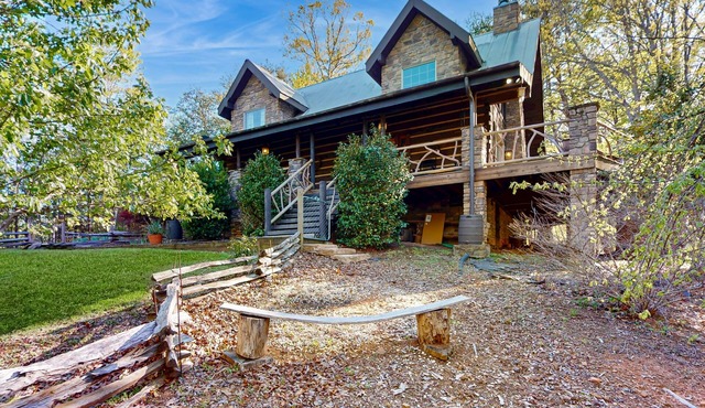 Lake Lure mountain cabin with spectacular views on 2 acres