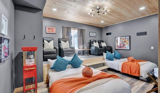 Lake Lux | Lakefront Log Cabin | Hot Tub | Sauna