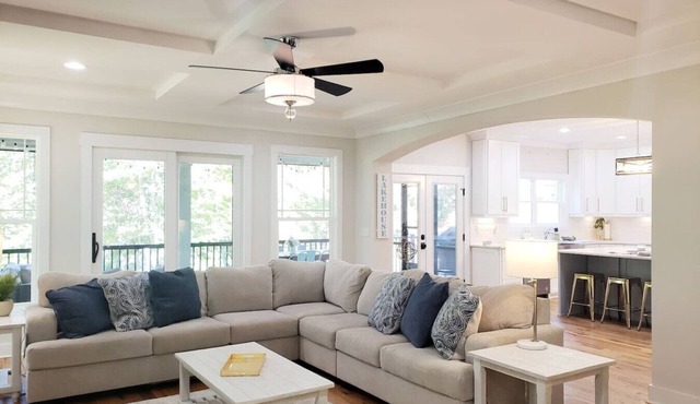 Lake luxury, Sleeps 16, 3800+ sq/ft