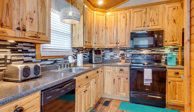 Lake Malone Vacation Rental w/Boat Dock!