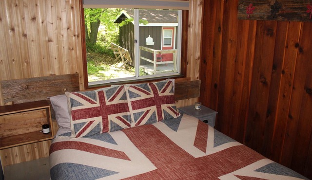 Lake Manitouwabing Cottage With hot tub & Sauna