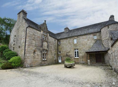 Lake Mansion in Plourin-lès-Morlaix
