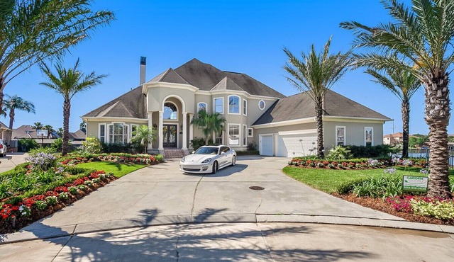 Lake Mansion Luxury Estate 5BR/4Ba Resort Paradise