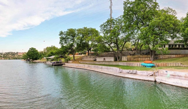 Lake Marble Falls Waterfront | House | Wet Slip | Huge Yard