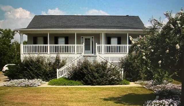 Lake Marion FRONT Home. Goat Island/Summerton. Private dock & ramp. Sleeps 12!