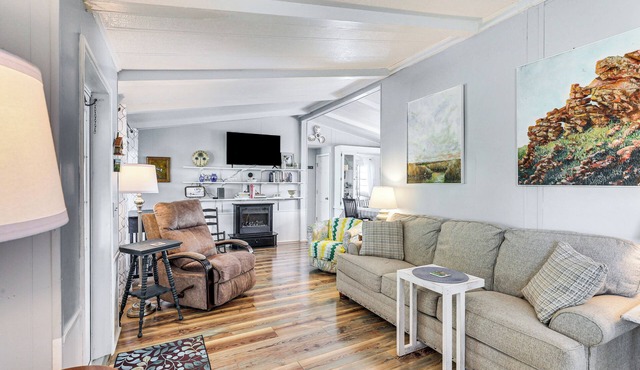Lake Marion Home: Kayaks, Dock, Waterfront Fun!