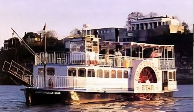 Lake Marion, Low Falls SC, Side Paddlewheel Boat, 3 Bedroom, 3 Bath