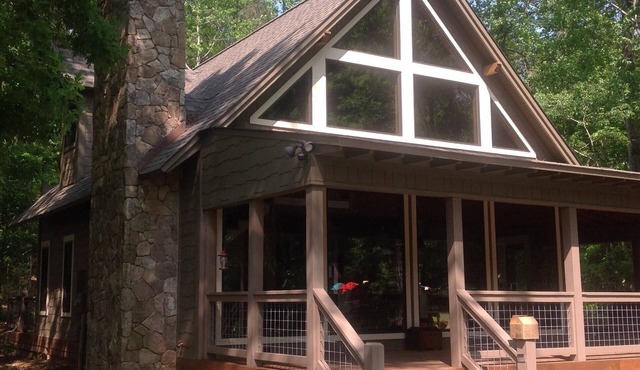 Lake Martin alabama, Cozy Couple Or Small Family. Pontoon Boat Rentals Available