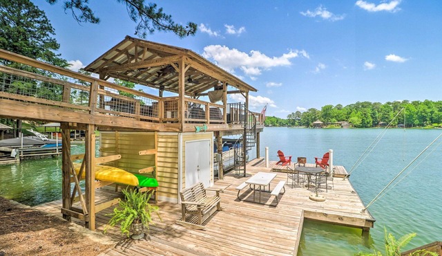 Lake Martin Cabin w/Luxury Dock & Kayaks!