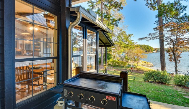Lake Martin Retreat w/Beach, Boat Dock + Fire Pit